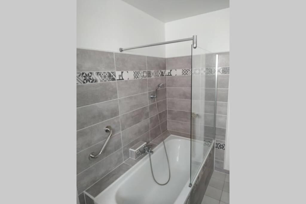 Appartement T3 Spacieux Avec Vue Sur L'Etang De Thau Au 1Er Etage D'Une Villa - Entree Independante Sete Bagian luar foto